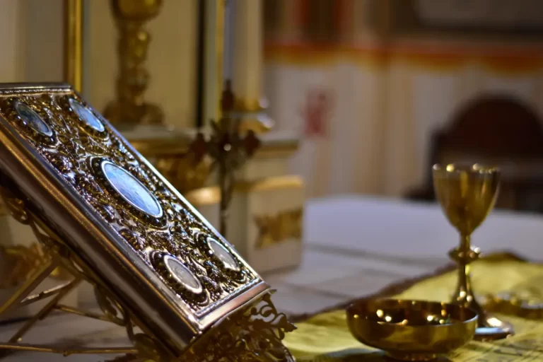 Cum citim Biblia Biserica Sf Arh Mihail si Gavril Satu Mare